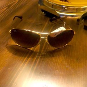 BRAND NEW!!! Raybans never worn, just in time for summer
